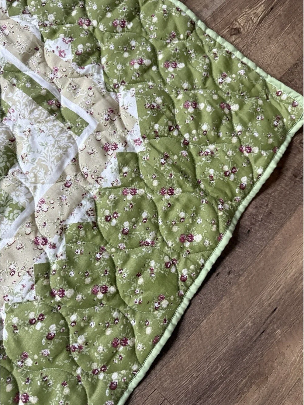 Vtg Full/Queen Floral Quilt, cottagecore, grandmacore, shabby chic bedspread